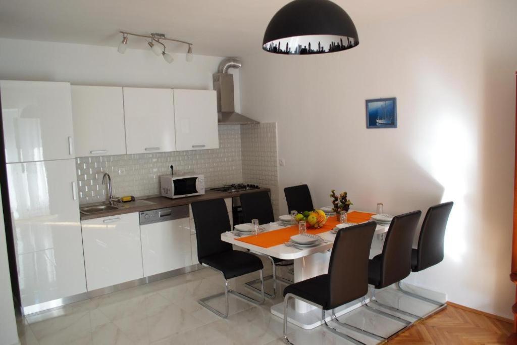Yakov Free Public Parking And Balcony Apartment ซาดาร์ ภายนอก รูปภาพ